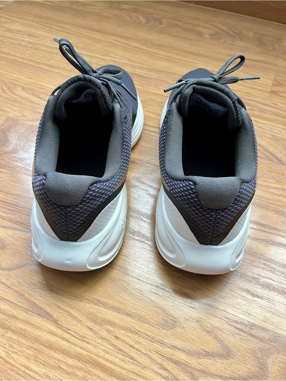 Nike Womens Running Shoes - Revolution 8 - size 7.5 - Picture 3 of 6